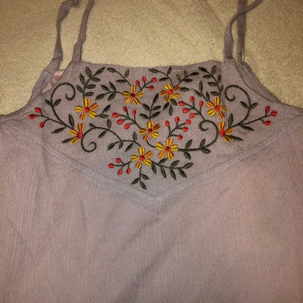 ✄🏷Lilac Cold Shoulder Dress w/ Floral Detail - Picture 4 of 4